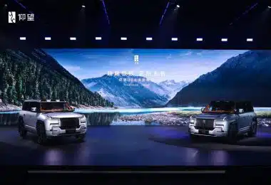 byd’s yangwang u8 sand