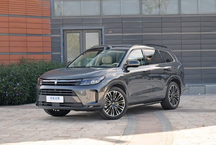 gac trumpchi es9 concurent 1