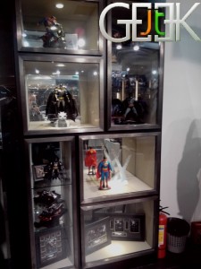 Super Hero shop figurine