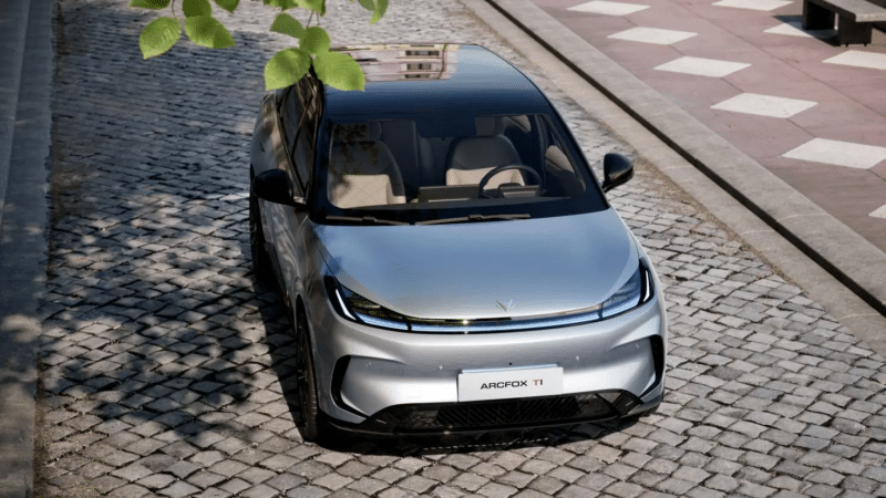 arcfox t1 quart av
