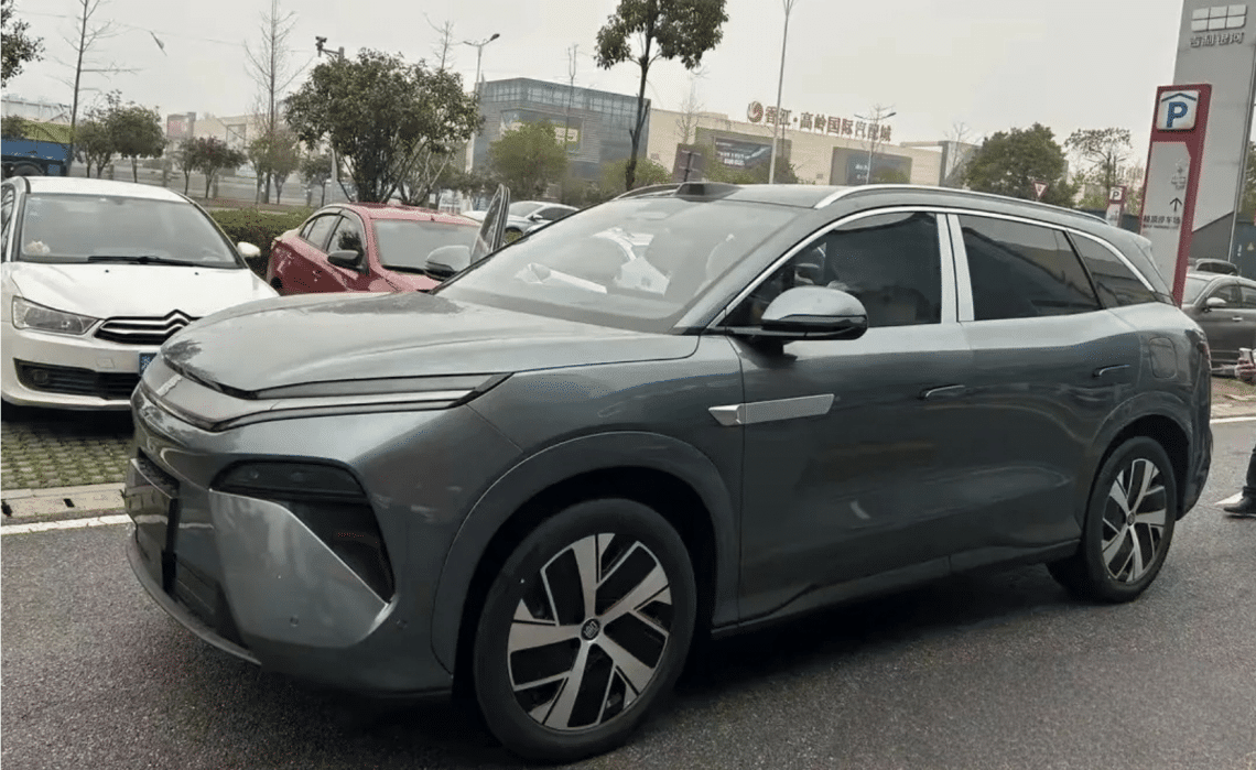 byd tang l coté