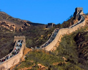 touristes visitant la grande muraille de chine