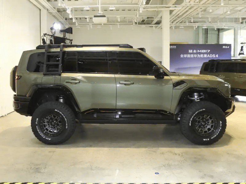 dongfeng warrior m817 coté 2