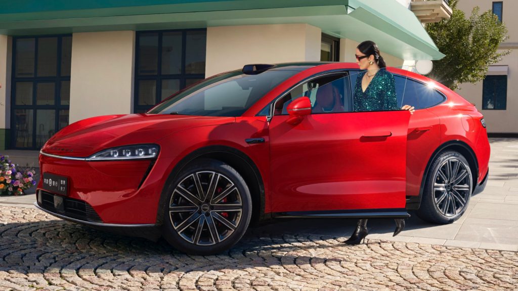 erev suv luxeed r7 red