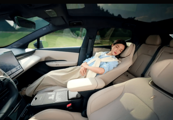 new lynk & co z20 interieur