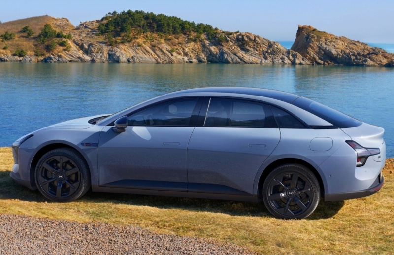 new xpeng mona 03 ev sedan coté