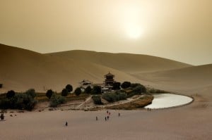 oasis-desert-gobi-crescent-lake-09