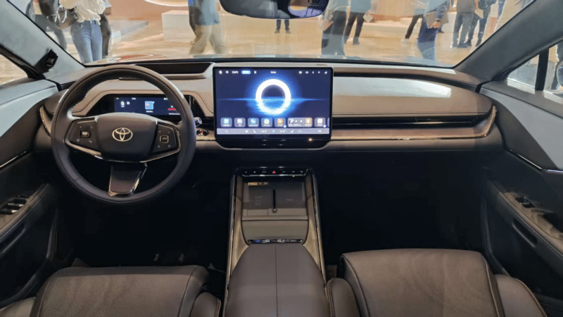 toyota bz7 tableau de bord