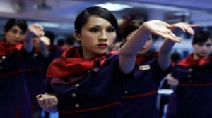 entraînement des hôtesses de l'air d'hong kong airlines au Wing Chun