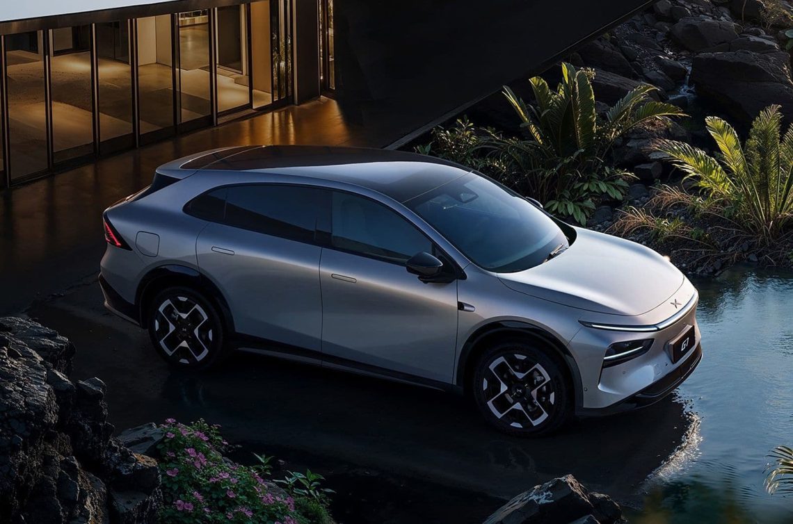 xpeng g7 electric suv coté out